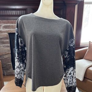 Day trip high low long sleeve Gray  with Floral Sleeve Women's Top. Sz S